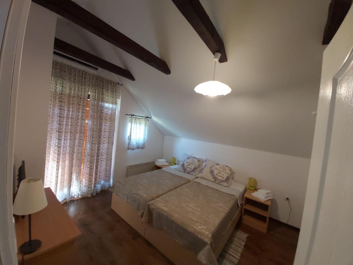 Izletiste Opatovac Pension Buitenkant foto