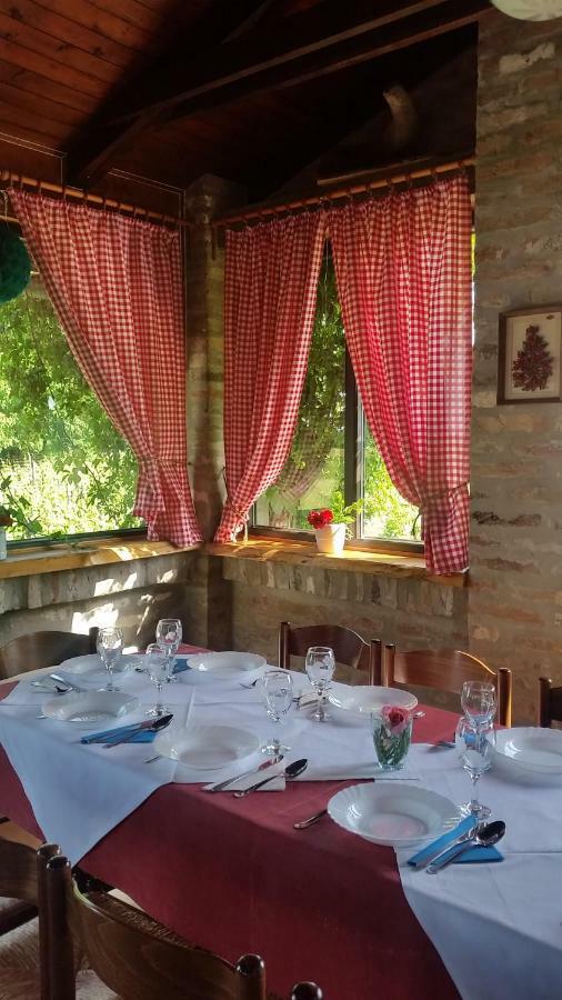 Izletiste Opatovac Pension Buitenkant foto